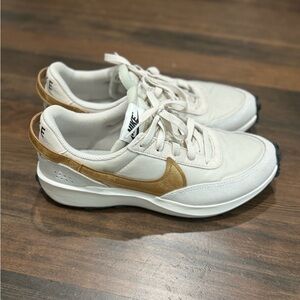 Nike Waffle Debut Sneaker in white/gold